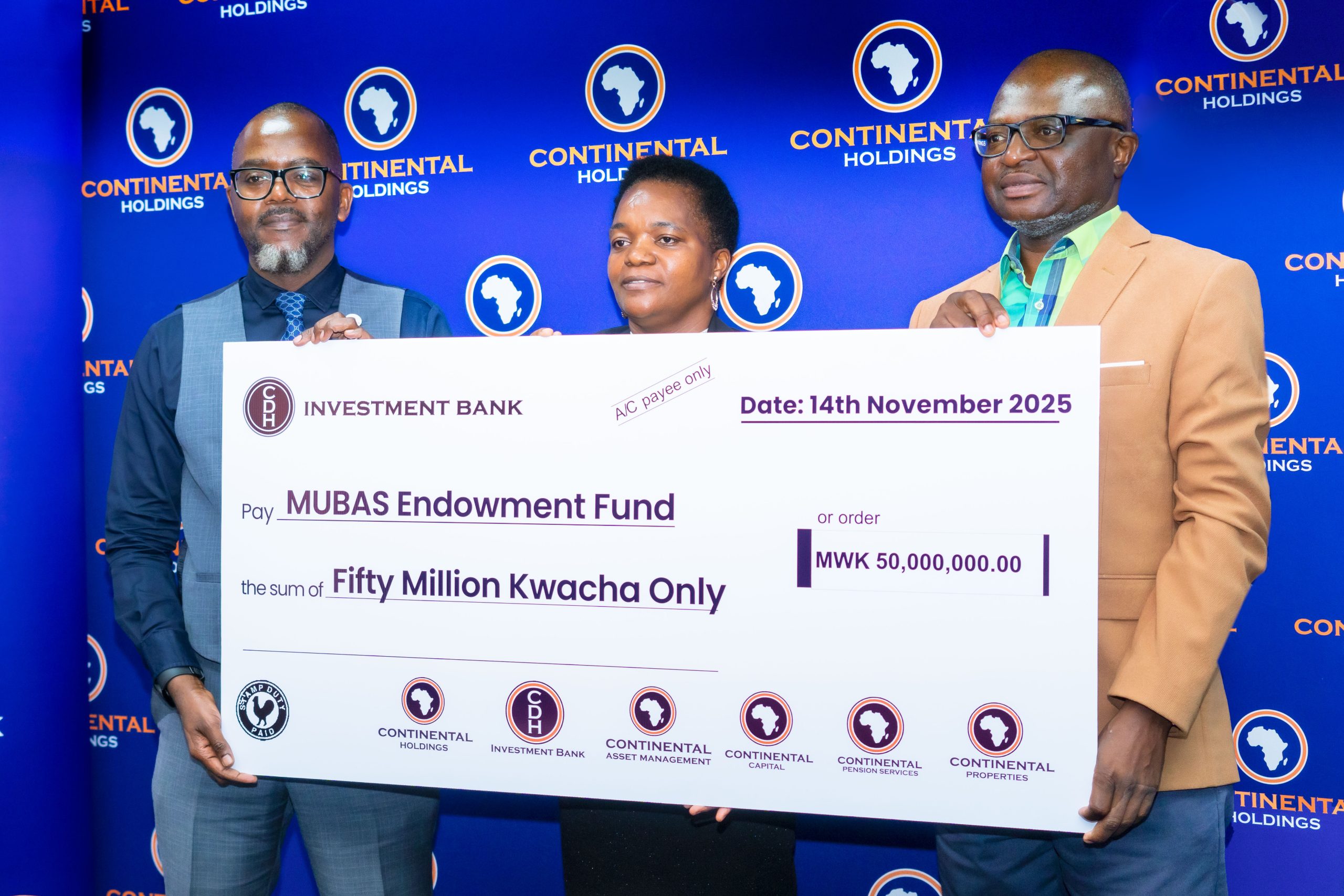Zulu (left) presenting the symbolic cheque to Chitera (centre), and the Chairman of the golf fundraising Committee Eric Chapola.